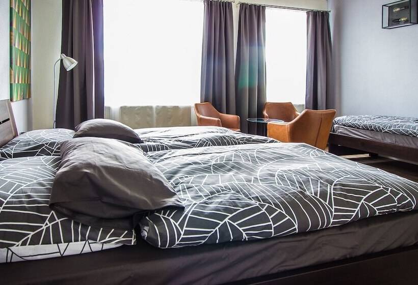 اتاق استاندارد سه نفره, 63