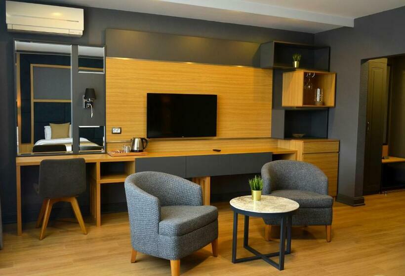 디럭스 룸, Konak