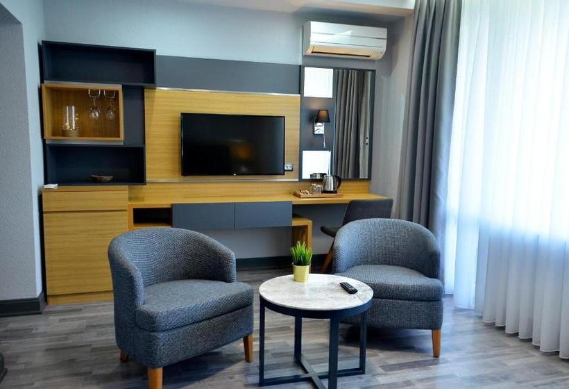 디럭스 룸, Konak