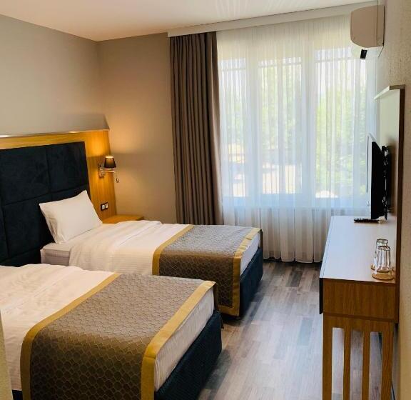 이코노미 룸, Konak