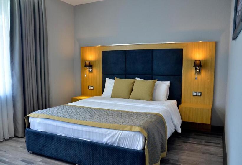 이코노미 룸, Konak