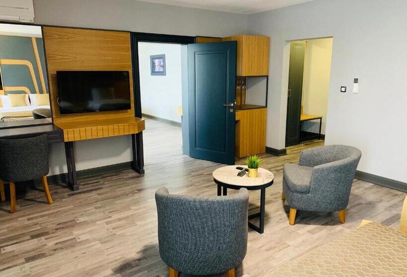Family Suite, Konak