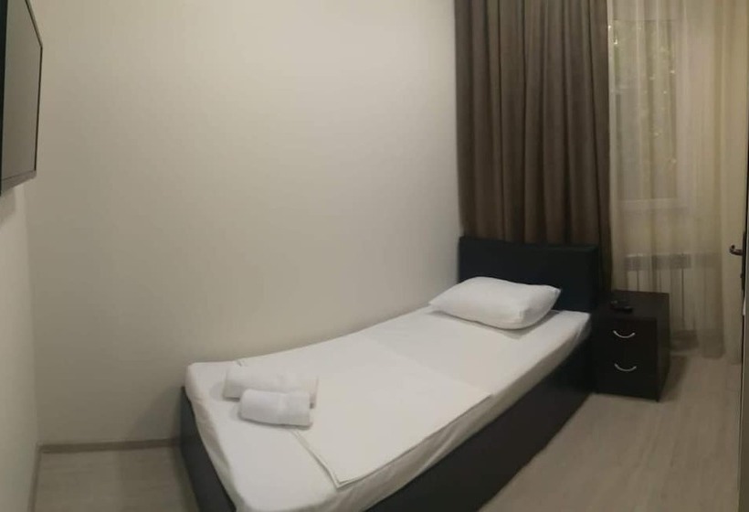 Camera Standard Individuale, Merien