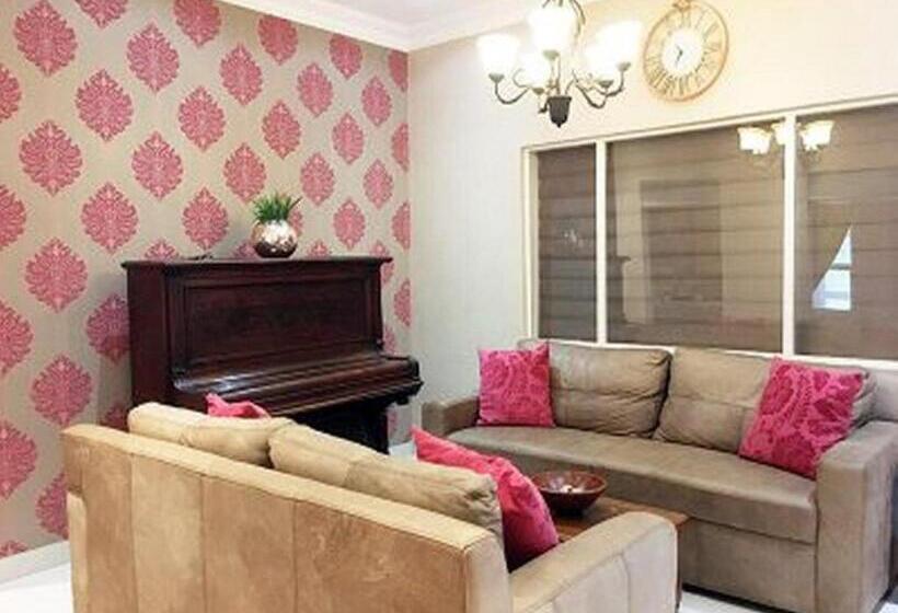 标准单人间, Peaches & Cream Bed & Breakfast