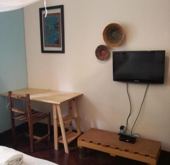 غرفة إقتصادية, The Base Backpackers