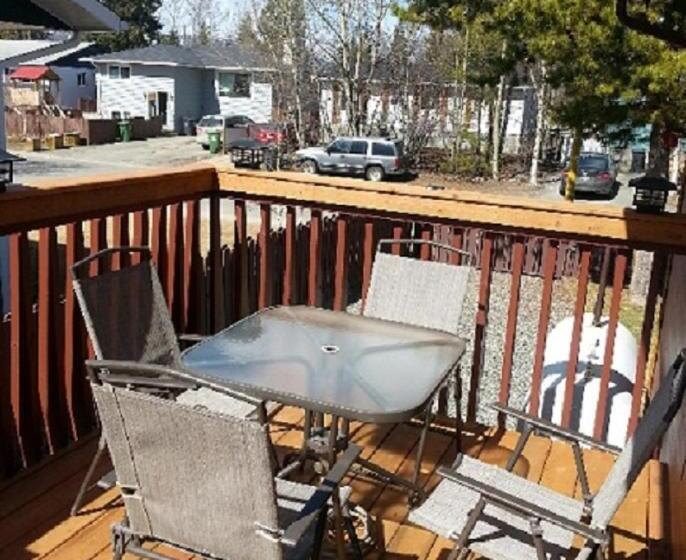 מיטה בחדר מעונות עם מקלחת משותפת, Wild North Bed & Rest