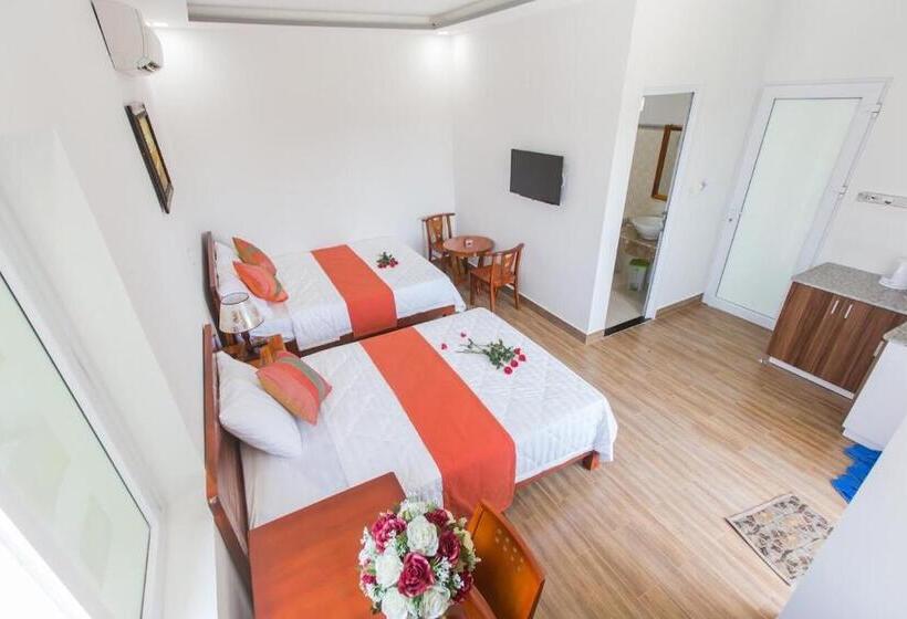 اتاق استاندارد سه تخته با بالکن, Blue Moon Hotel Mui Ne