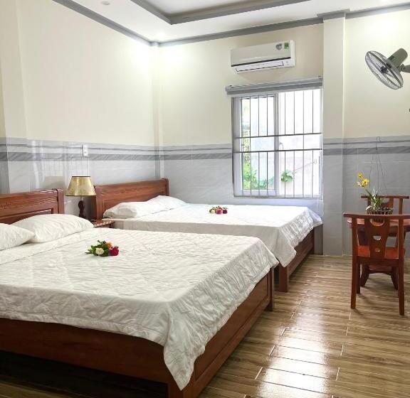 اتاق استاندارد سه تخته با بالکن, Blue Moon Hotel Mui Ne