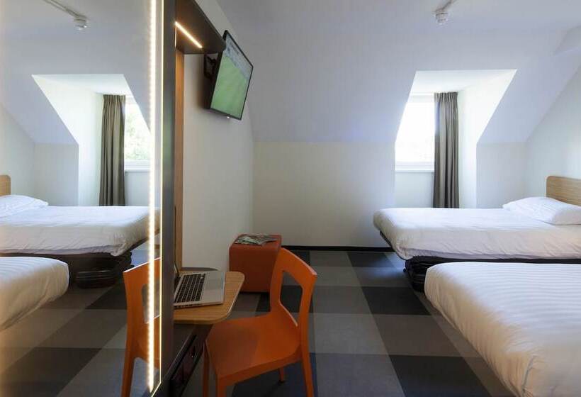 Номер Стандарт, Easyhotel Maastricht City Centre