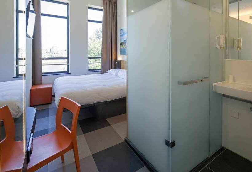 Номер Стандарт, Easyhotel Maastricht City Centre