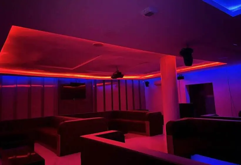 سوئیت پریمیوم, Rollace Hotel Lagos Intl