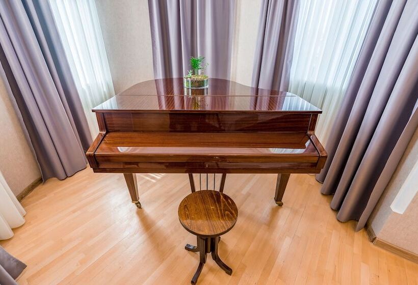 سوییت خانوادگی, Imperial House