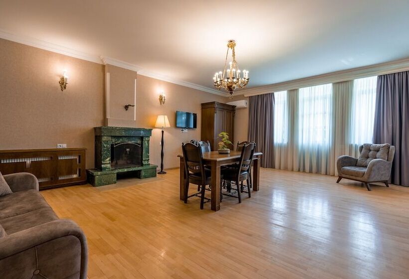 سوییت خانوادگی, Imperial House