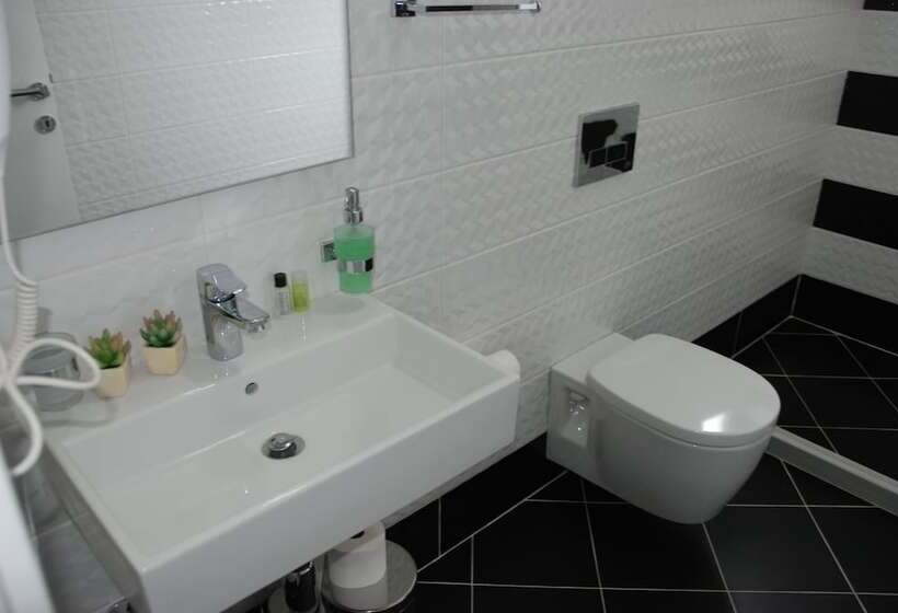 غرفة قياسية ثلاثية مزودة بشرفة, Villa Green Garden