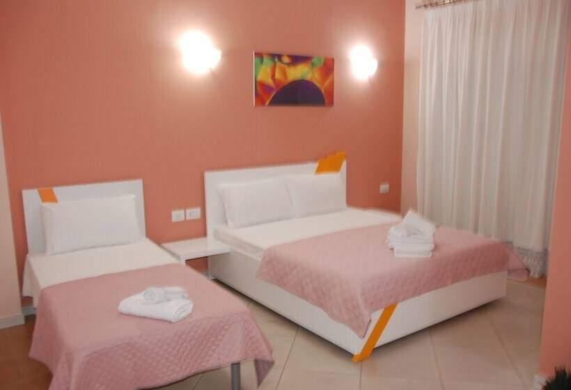 غرفة قياسية ثلاثية مزودة بشرفة, Villa Green Garden