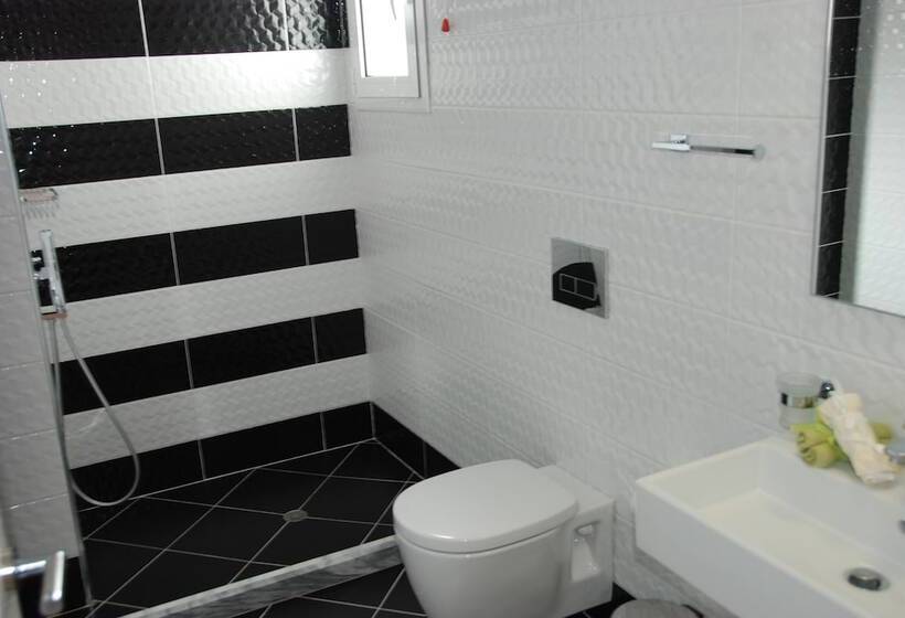 غرفة قياسية رباعية مزودة بشُرفة, Villa Green Garden