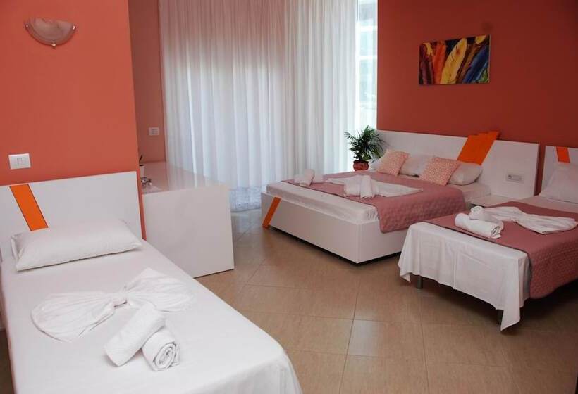 غرفة قياسية رباعية مزودة بشُرفة, Villa Green Garden