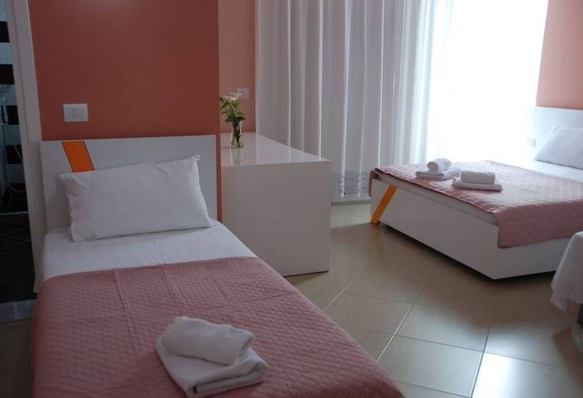 غرفة قياسية رباعية مزودة بشُرفة, Villa Green Garden