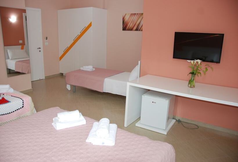 غرفة قياسية رباعية مزودة بشُرفة, Villa Green Garden