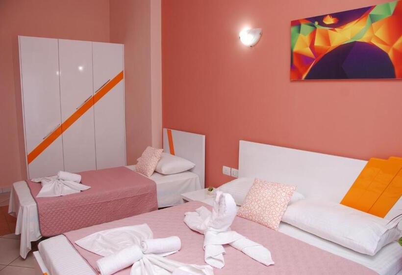 غرفة قياسية ثلاثية مزودة بشرفة, Villa Green Garden