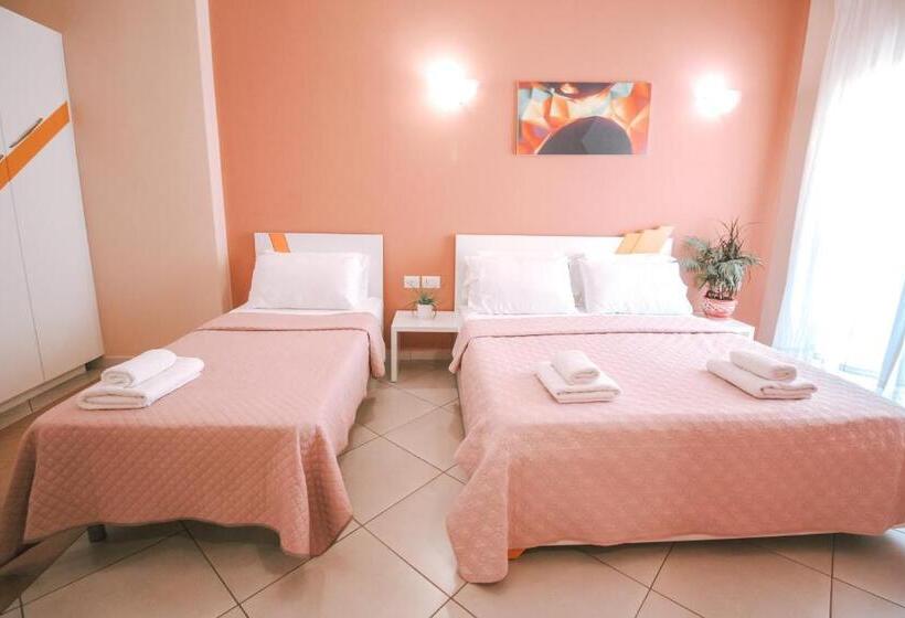 غرفة قياسية ثلاثية مزودة بشرفة, Villa Green Garden