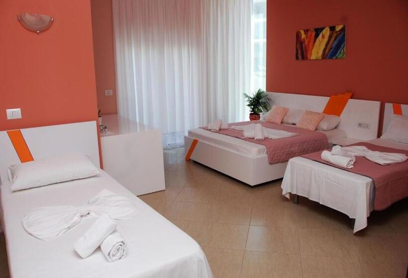 غرفة قياسية رباعية مزودة بشُرفة, Villa Green Garden