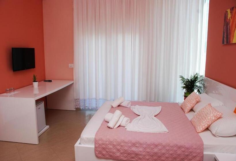 غرفة قياسية رباعية مزودة بشُرفة, Villa Green Garden