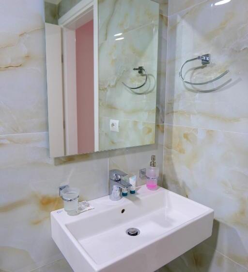 غرفة قياسية رباعية مطلة على الحديقة, Villa Green Garden