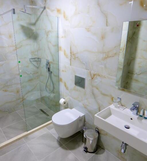 غرفة قياسية رباعية مطلة على الحديقة, Villa Green Garden