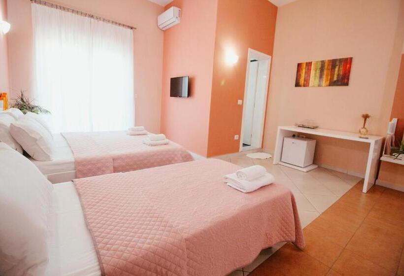 غرفة قياسية ثلاثية مطلة علي الحديقة, Villa Green Garden