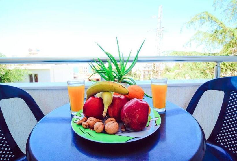 غرفة قياسية ثلاثية مطلة علي الحديقة, Villa Green Garden