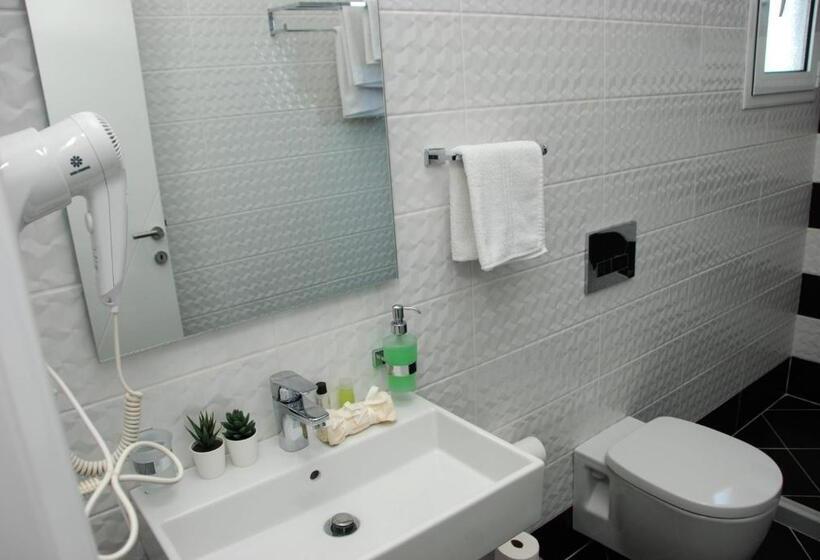 غرفة قياسية ثلاثية مطلة علي الحديقة, Villa Green Garden