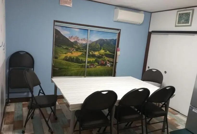 Economy-huone, Mike S B&b Tokoname