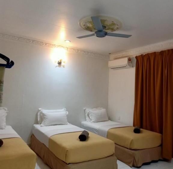 デラックスファミリールーム, Anggerik Impian Hotel  Best For Travellers At Kuala Berang
