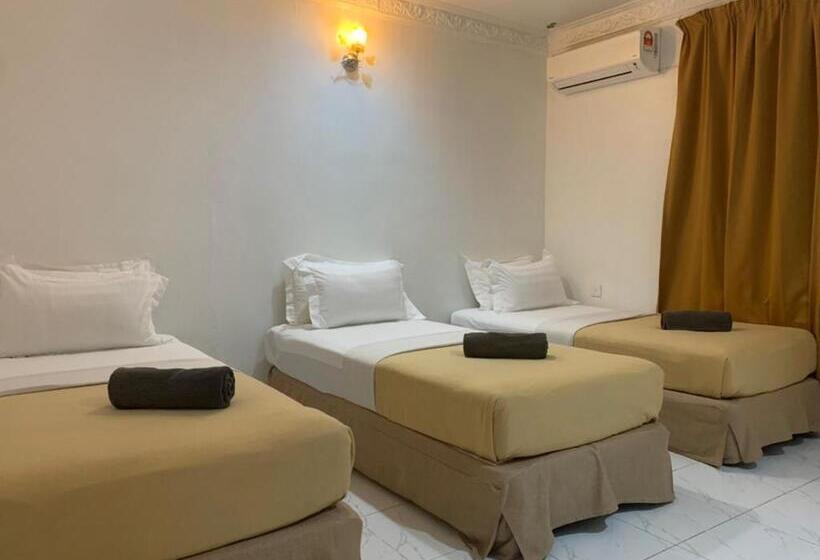 デラックスファミリールーム, Anggerik Impian Hotel  Best For Travellers At Kuala Berang