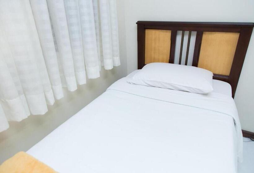 スタンダードトリプルルーム, Happy Inn