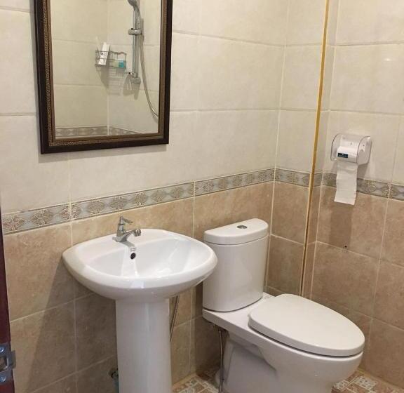 חדר דלוקס לשלושה, Leego