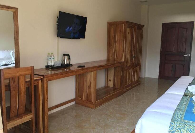 חדר דלוקס לשלושה, Leego