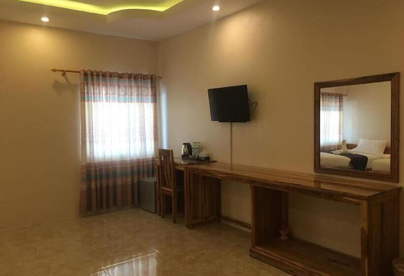 חדר דלוקס לשלושה, Leego