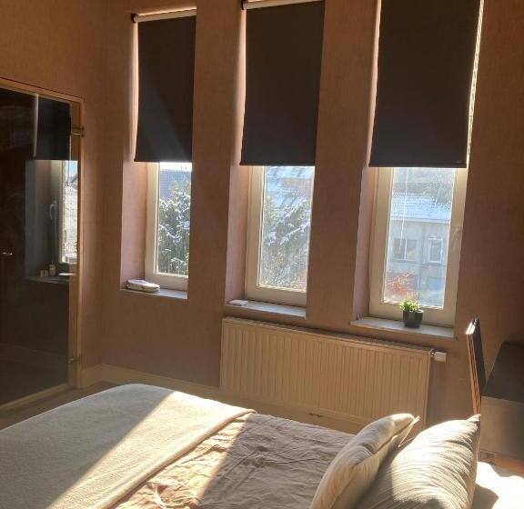 标准间, Maison Stout