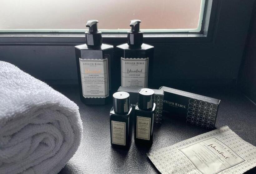 标准间, Maison Stout