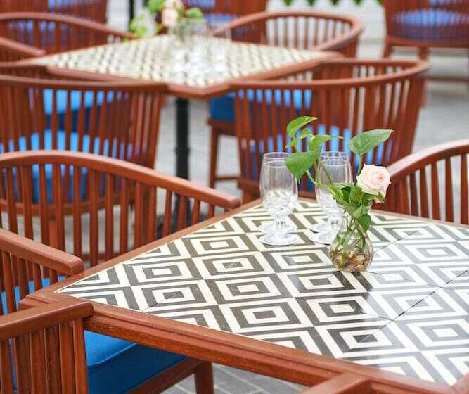 اتاق لوکس, Manoir Des Arts