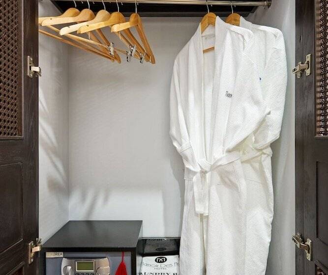 اتاق لوکس, Manoir Des Arts