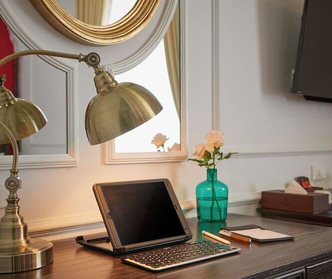 اتاق لوکس, Manoir Des Arts