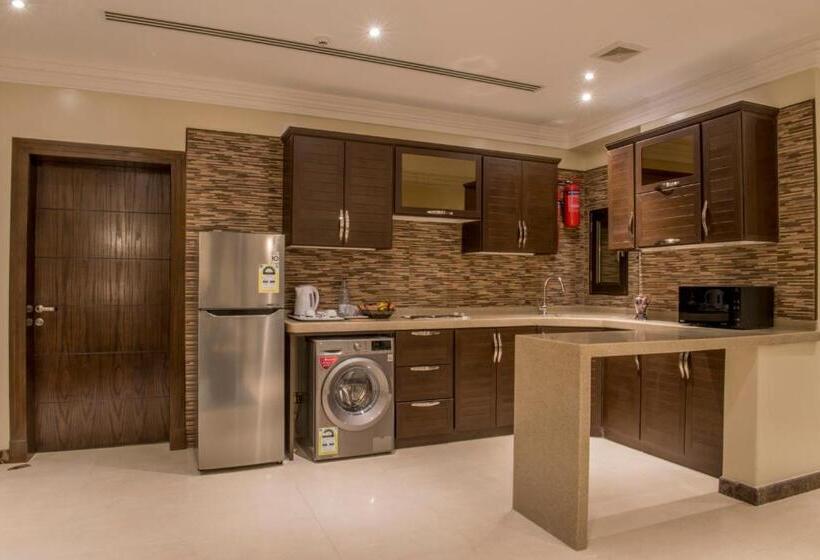 سوئیت رویال, Normina