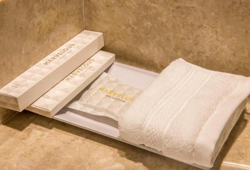 سوئیت رویال, Normina