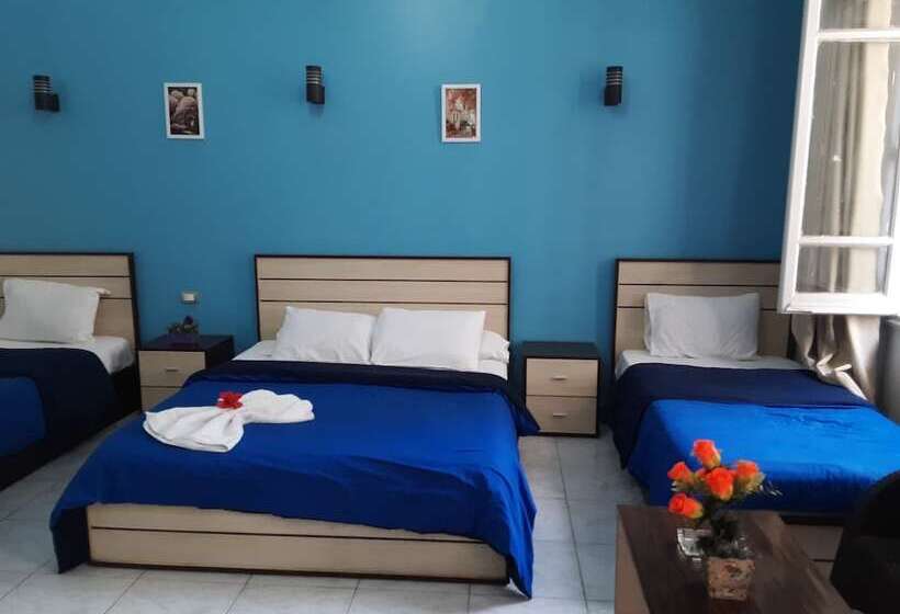 اتاق خانوادگی, Hostgram