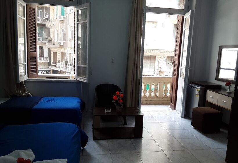 اتاق خانوادگی, Hostgram