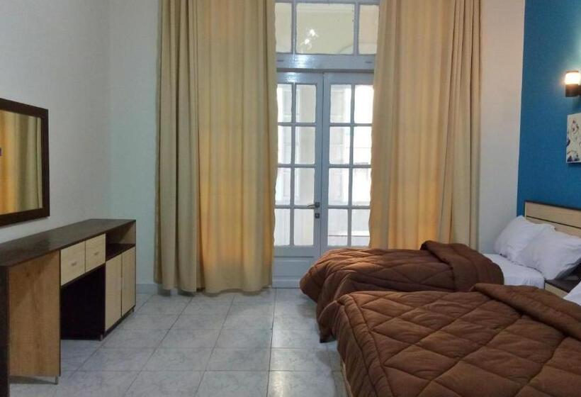 اتاق خانوادگی, Hostgram