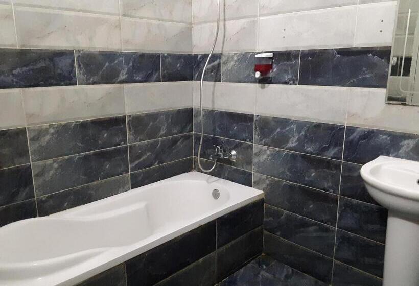 اتاق استاندارد سه تخته با بالکن, Hostgram